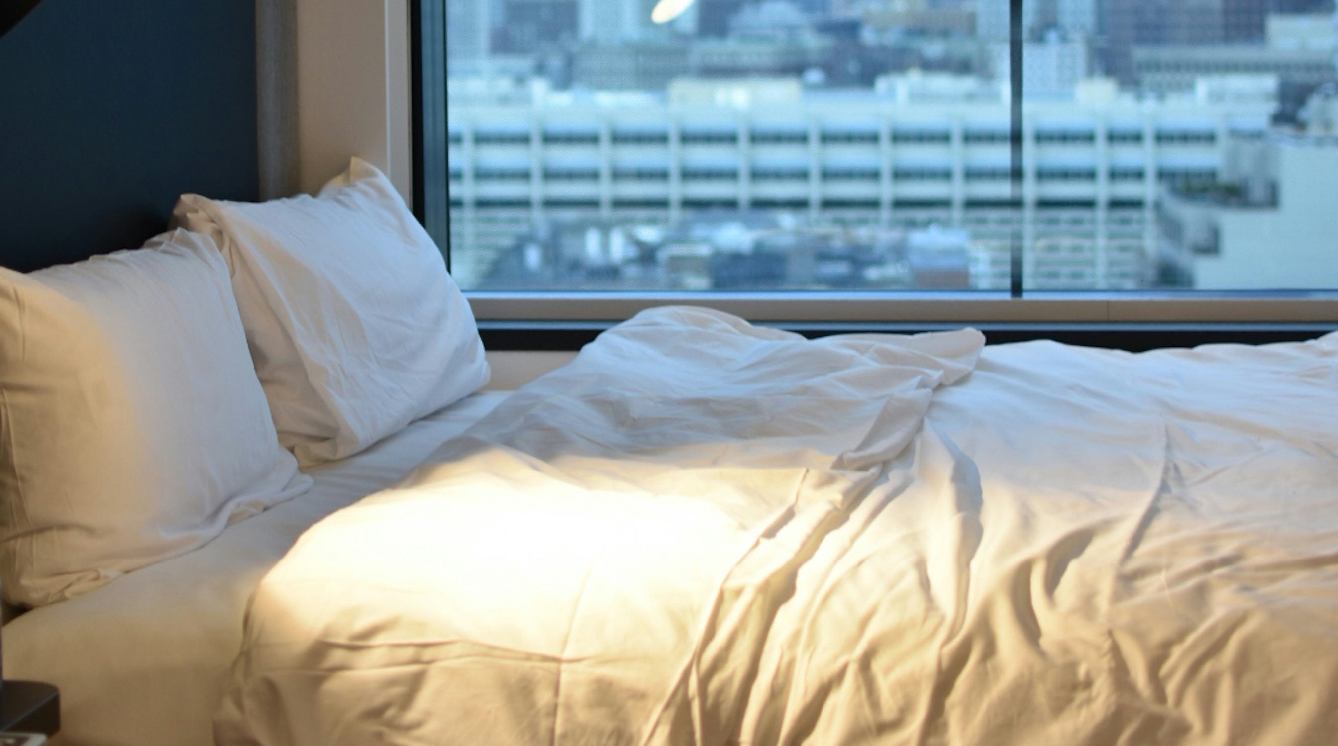 Habitación de UNO Buenos Aires Suites con vista a la ciudad